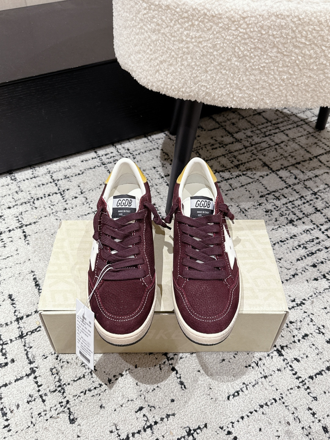 NO:419501,#Women's Purchase Level ｜Golden Goose Deluxe Brand White-skin Star Yellow Tail ggdb Classic Couple Small Dirty Shoes~~To the point of being popular, white shoes, and various small dirty shoes are worn!  Celebrity private server demonstration × It’s so versatile!  No need to worry about washing shoes anymore!  The best white shoes to wear, the last is the same as the original one. The round and flat toe is very formal, not bloated and delicate. Upper: Original custom cowhide Inner: Sheepskin Finger: Original open mold 3.5cm high-rise latex insole Size: #35-40, casual shoes/sports shoes, sneakers, cowhide, sheepskin19860909#女款 代购级  ｜Golden Goose Deluxe Brand 白皮星黄尾 ggdb经典情侣款小脏鞋~~火红程度上怼小白鞋,下踩各类小脏鞋！明星私服上脚示范 ×就是这么百搭 ！再也不用担心洗鞋的问题啦！ 最好穿的小白鞋,楦型和原版无差了,圆扁的鞋头修的非常正,不臃肿很秀气 鞋面: 原版定制牛皮 内里: 羊皮 垫脚: 原版开模3.5cm内增高乳胶鞋垫 Size: #35-40,休闲鞋/运动鞋,sneakers,cowhide,sheepskin,Women's Shoes