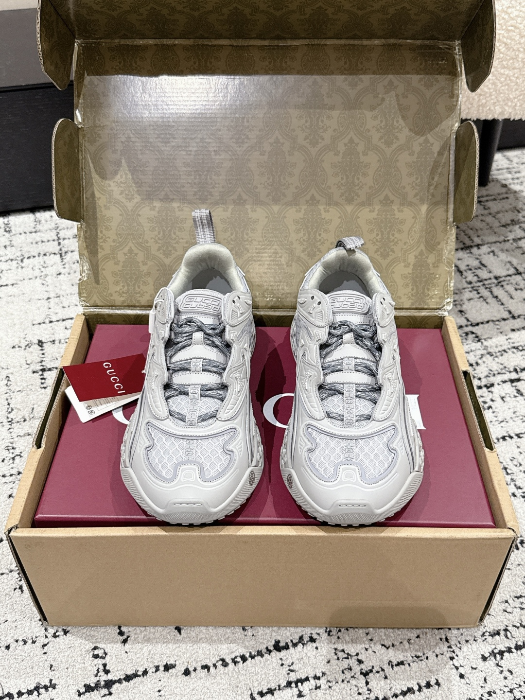 NO:419503,#Top version Gucci 25/ Latest catwalk men's shoes Cub3D thick sole sports dad shoes are full of technology and the foot feels great. This design is really avant-garde. Gucci new sports shoes innovative technology Demetra and mesh fabric sides and sole fully interlocked double G logo with futuristic feeling, comfortable and light foot feel Size#39-45, casual shoes/sports shoes, gucci, gucci, sneakers19860909#顶级版本 Gucci 古驰 25/ 最新走秀款 男鞋 Cub3D 厚底 运动 老爹鞋 科技感十足 脚感也很棒啊 这个设计真的很前卫.gucci新款运动鞋创新科技Demetra与网眼面料侧面与鞋底全互扣式双G logo未来感十足,脚感舒适轻盈 Size#39-45,休闲鞋/运动鞋,gucci,gucci,sneakers,Women's Shoes