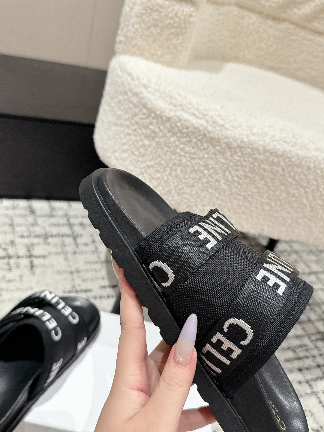 “Top Celine Spring/Summer Retrospect: Cowboy Style with Custom Embroidery and Skin Details” - 图片 6