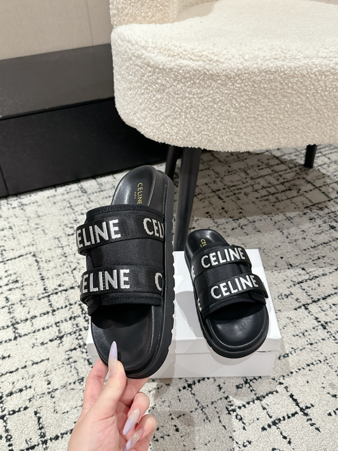 “Top Celine Spring/Summer Retrospect: Cowboy Style with Custom Embroidery and Skin Details” - 图片 4