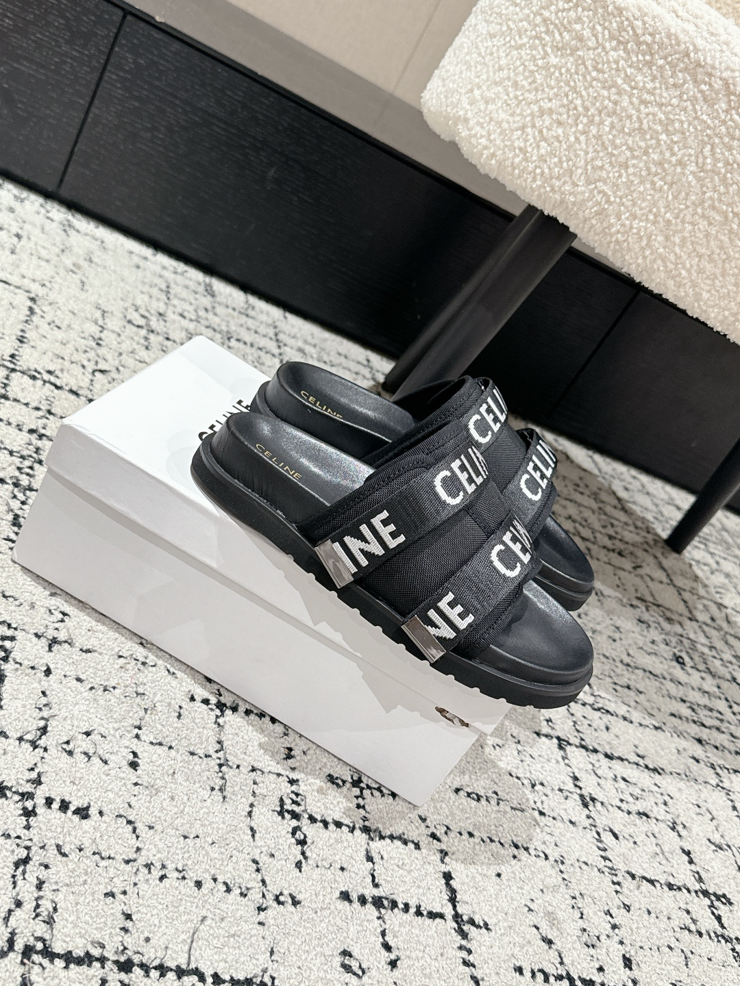 “Top Celine Spring/Summer Retrospect: Cowboy Style with Custom Embroidery and Skin Details” - 图片 2