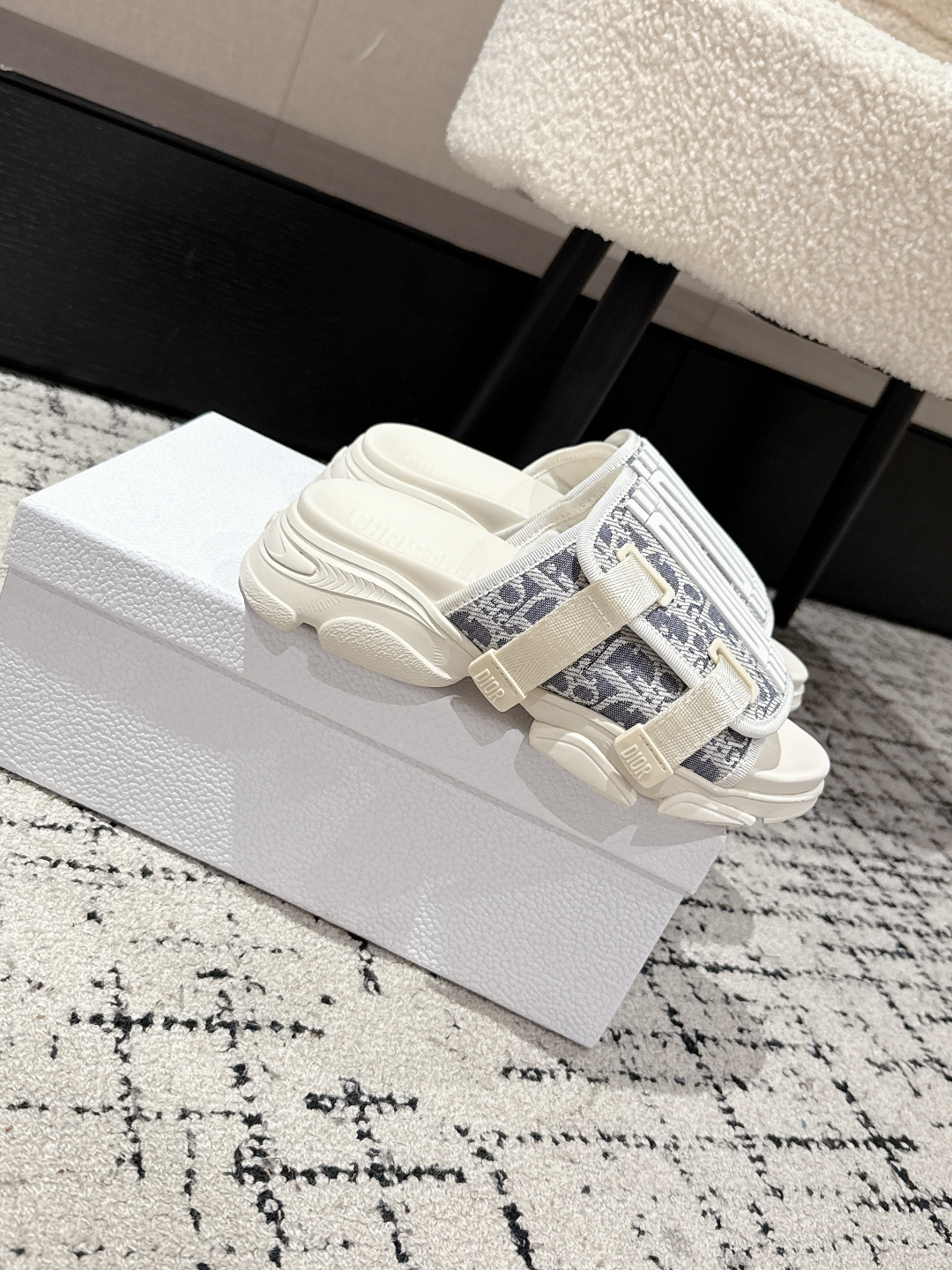 Dior DIOR迪奥 25/ 最新 D-Wander 可调节魔术贴 圆头厚底 防滑一字拖鞋