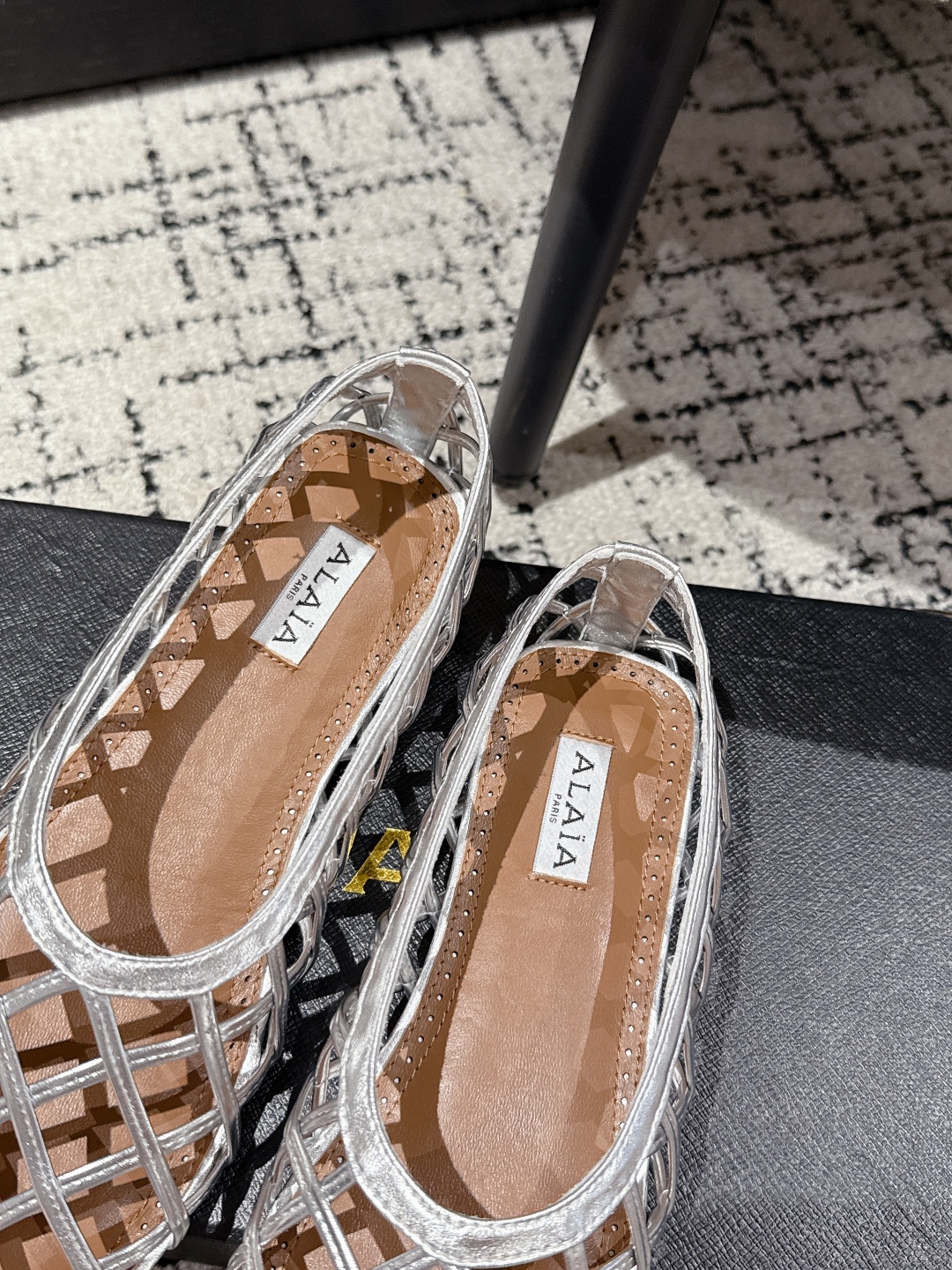 Stylish Geometric Knit Shoes with Parisian Flair: ALAIA 25/AW Arya New Snacks - 图片 8
