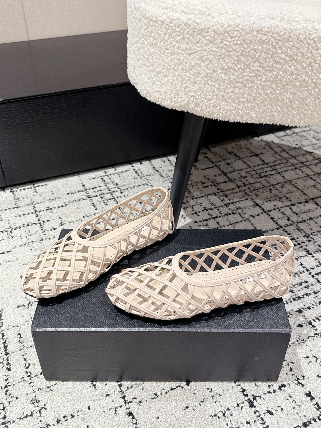 Stylish Geometric Knit Shoes: ALAIA 25/AW Arya New Snacks - 图片 3