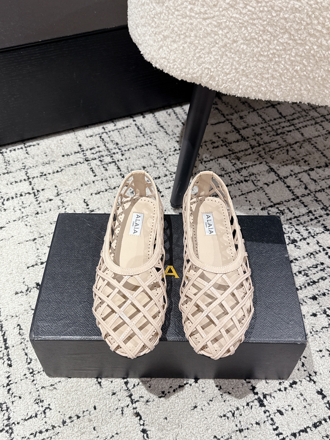 Stylish Geometric Knit Shoes: ALAIA 25/AW Arya New Snacks