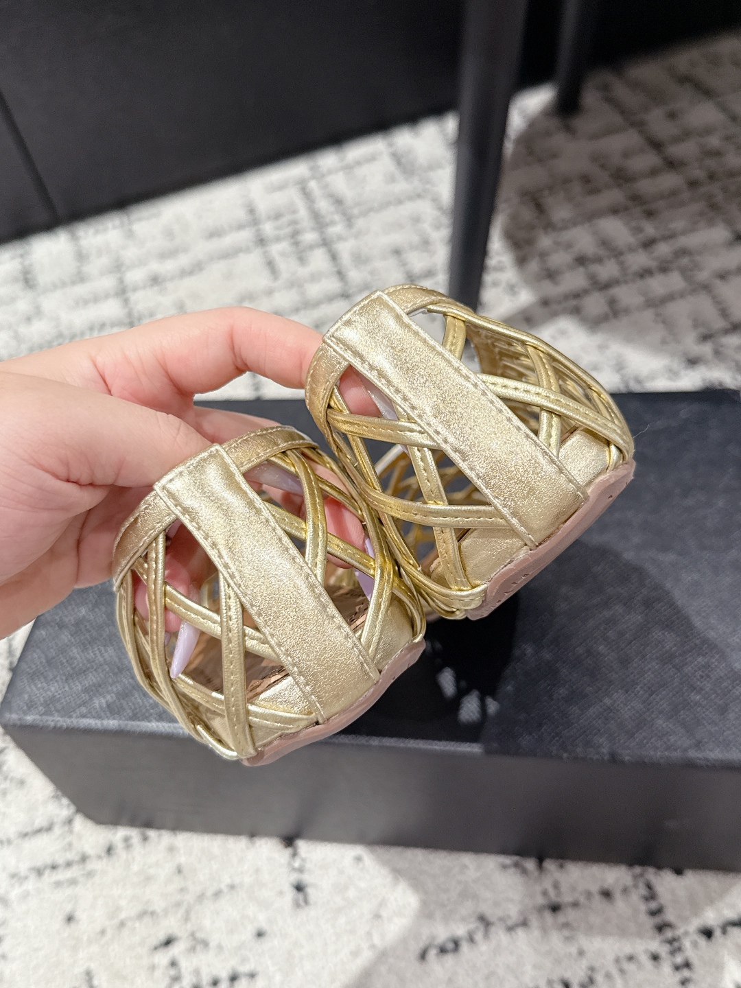 Stylish Geometric Knitted Shoes: ALAIA 25/AW Arya New Snacks - 图片 9