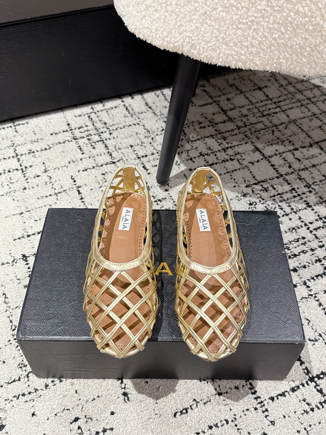 Stylish Geometric Knitted Shoes: ALAIA 25/AW Arya New Snacks