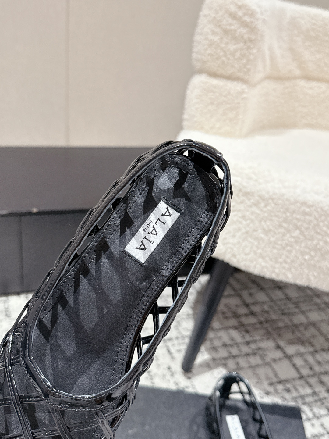 Stylish Geometric Knitted Shoes: ALAIA 25/AW Arya New Snacks - 图片 7