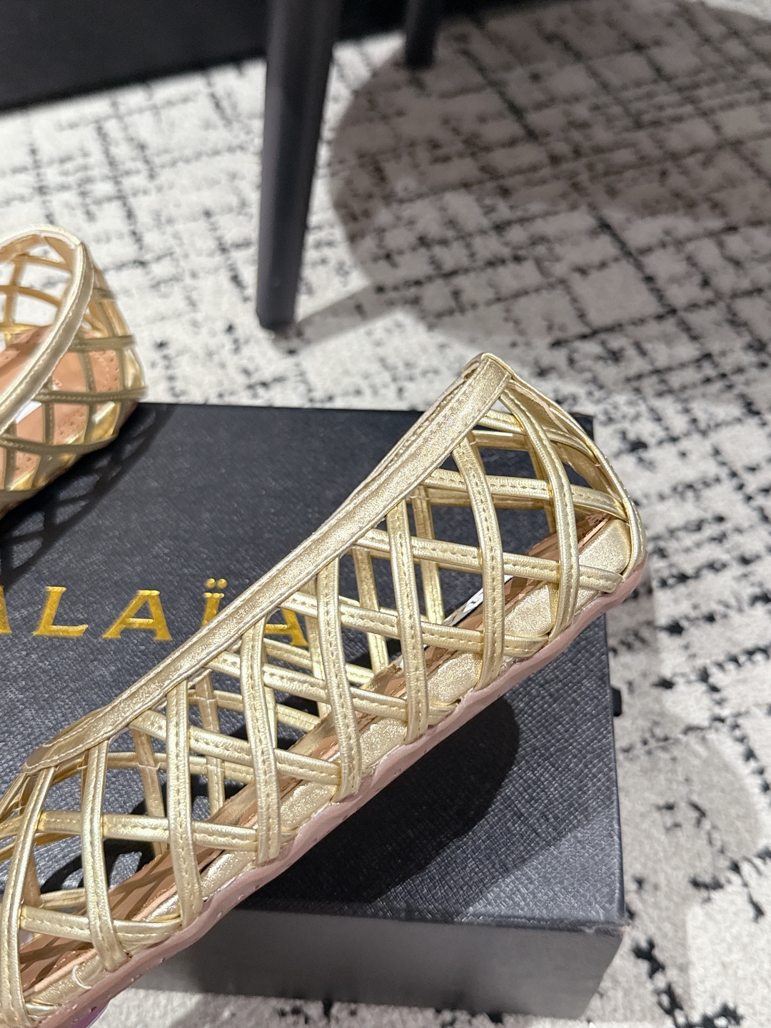 Stylish Geometric Knitted Shoes: ALAIA 25/AW Arya New Snacks - 图片 8