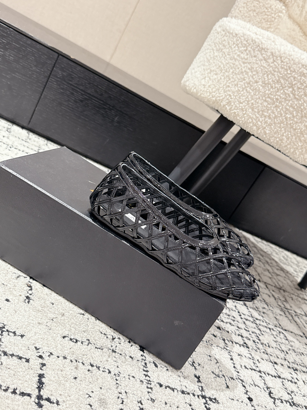 Stylish Geometric Knitted Shoes: ALAIA 25/AW Arya New Snacks - 图片 2