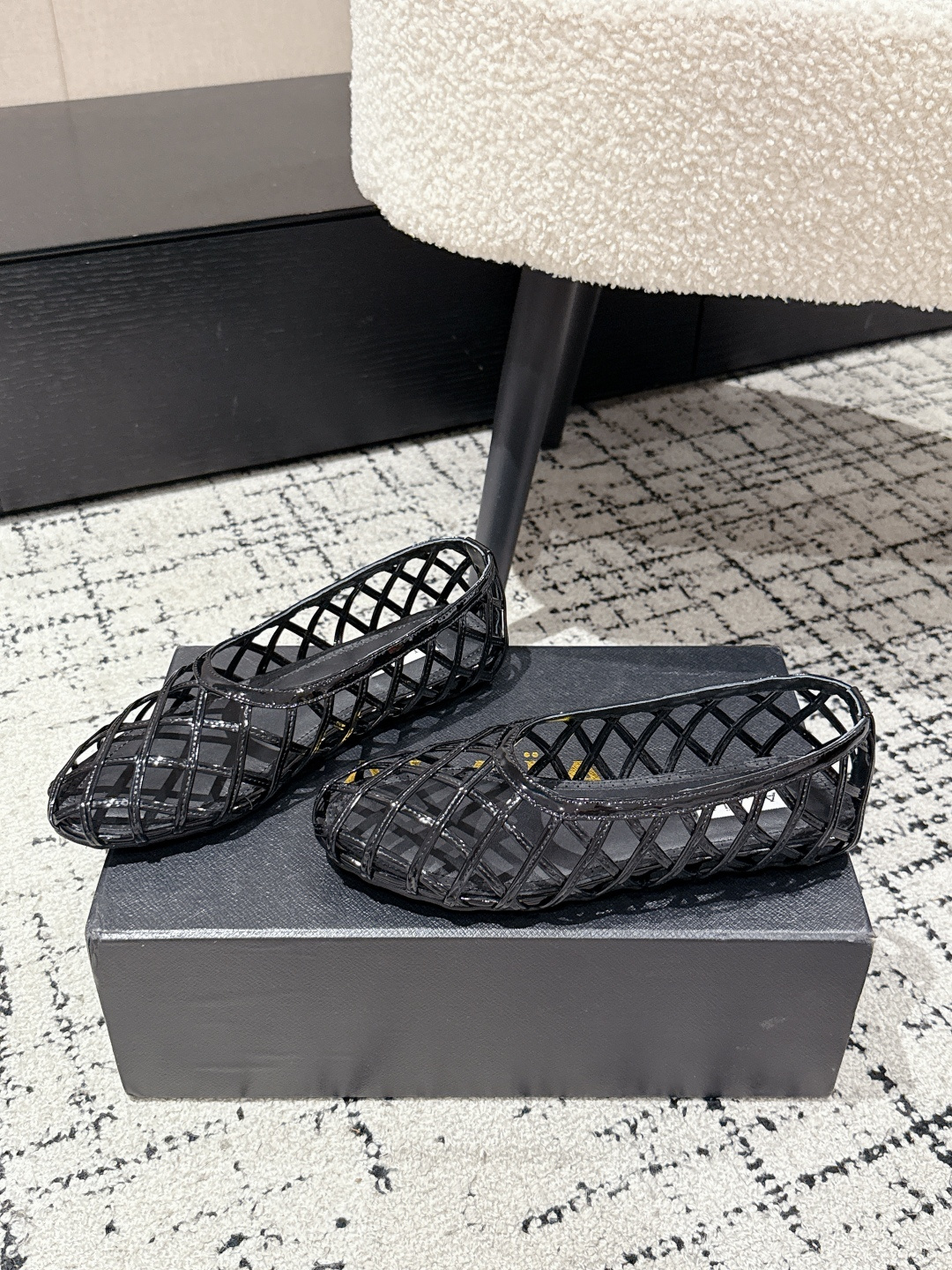 Stylish Geometric Knitted Shoes: ALAIA 25/AW Arya New Snacks - 图片 3