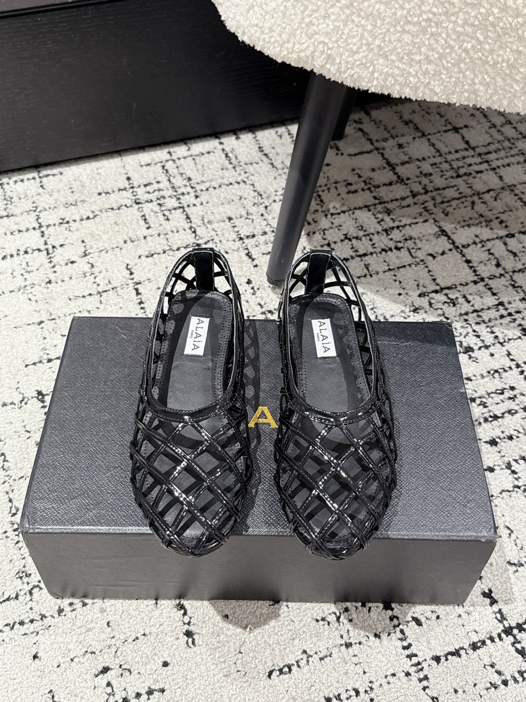 Stylish Geometric Knitted Shoes: ALAIA 25/AW Arya New Snacks