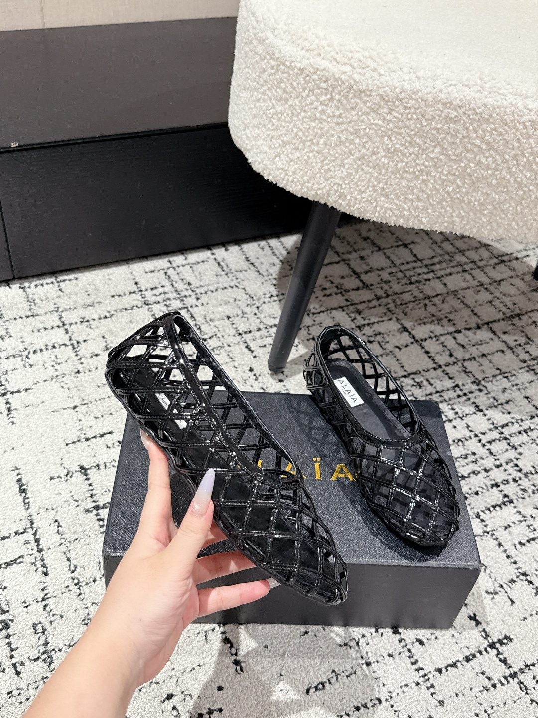 Stylish Geometric Knitted Shoes: ALAIA 25/AW Arya New Snacks - 图片 5