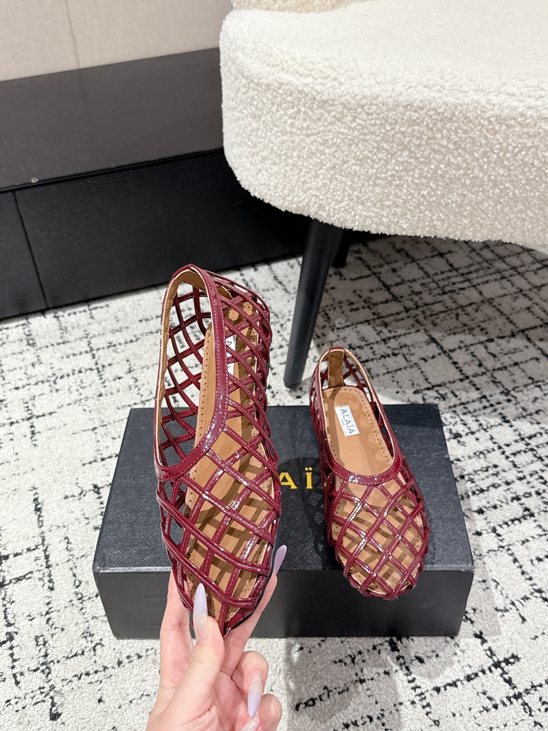 Stylish Geometric Knit Shoes: ALAIA Arya New Snacks Collection - 图片 4