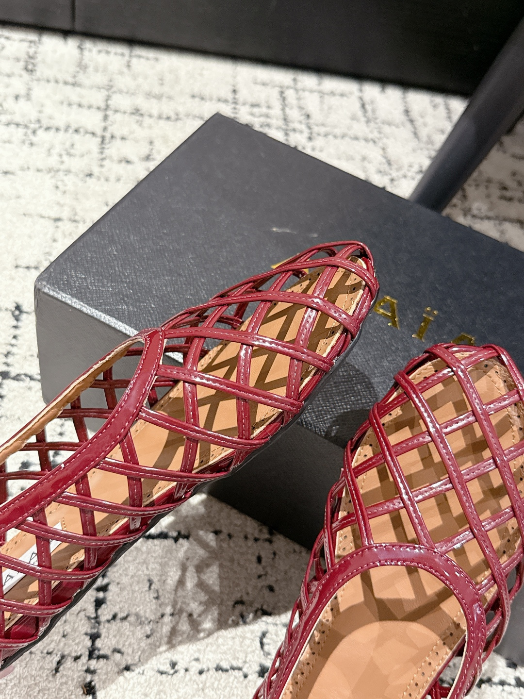 Stylish Geometric Knit Shoes: ALAIA Arya New Snacks Collection - 图片 6