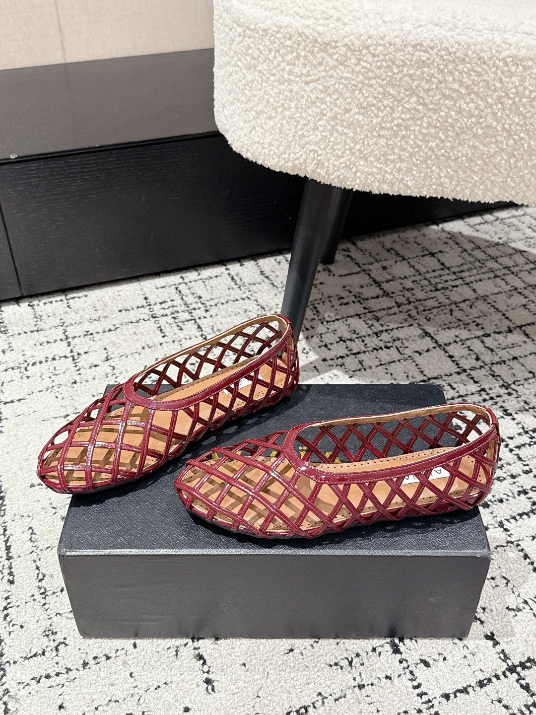Stylish Geometric Knit Shoes: ALAIA Arya New Snacks Collection - 图片 3