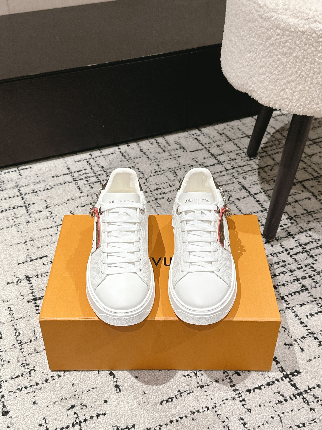 NO:444908,#Top version louis vuitton 25/ BEVERLY HILLS series casual thick sole white shoes sneakers This Beverly Hills sneakers are soft cowhide leather tracing classic Monogram prints, shaping elegant uppers. The rubber outsole is thick but not light, and is embossed with Louis Vuitton logo embossed. The lining insole and technological lining are upgraded to comfort experience again. The delivery counter is exquisitely packaged. The original custom imported calf leather inside imported calf leather. The original open-sole open-mold IP foam sole. The sole is thick 3CM Size#35-45 (40.45 custom-made without return and exchange), casual shoes/sports shoes, louis vuitton, louis vuitton, louis vuitton, louis vuitton, louis vuitton, louis vuitton, louis  vuitton,sneakers,cowhide19860909#顶级版本 louis vuitton 驴家 25/ BEVERLY HILLS系列 休闲 厚底 小白鞋 运动鞋 本款 Beverly Hills 运动鞋为柔软牛皮革描摹经典 Monogram 印花,塑造优雅鞋面.橡胶外底厚实而不失轻盈,其上点缀路易威登标识压纹.加衬内底和科技内衬再度升级舒适体验. 配送专柜精美包装 面料原版定制进口小牛皮 内里进口牛皮里 大底原版开模IP发泡鞋底 底厚3CM Size#35-45（40.45定做不退换）,休闲鞋/运动鞋,louis vuitton,louis vuitton,louis vuitton,louis vuitton,sneakers,cowhide,Women's Shoes