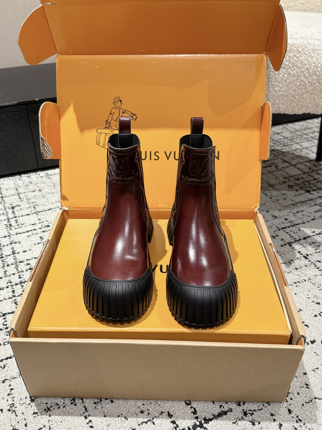 NO:444947,louis vuitton Louis Vuitton LV 25/ Latest ruby ​​print Elastic boots LV ruby ​​boots new product, it looks so beautiful, very durable and handsome Fabric: Selected imported silk cowhide Inner: ox inner lining material Outsole: TPU sole Size: #35-41 (40.41 custom made without return or exchange), boots, louis vuitton, louis vuitton, louis vuitton, boots, cowhide19860909louis vuitton 路易威登LV 25/ 最新 ruby 印花 松紧 短靴 lv ruby短靴新品,也太好看了吧,很耐造的样子帅气十足 面料: 甄选进口丝绸牛皮 内里: 牛内里材质 大底: TPU大底 Size: #35一41(40.41定做不退换),靴子,louis vuitton,louis vuitton,louis vuitton,boots,cowhide,Women's Shoes