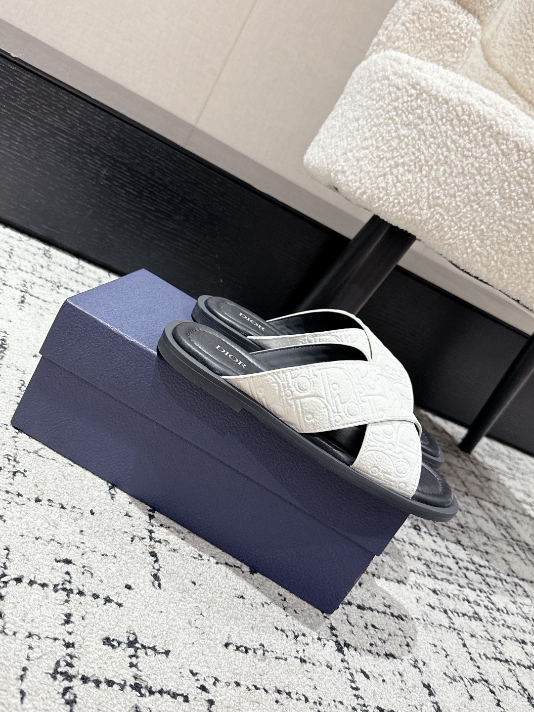 Dior Oblique Jacquard Men's Slides: Stylish & Comfortable Summer Footwear 3 cmp i1752145115595 418 0 1