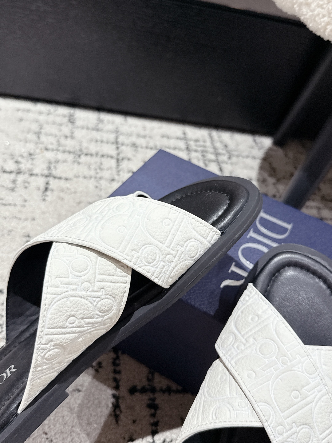 Dior Oblique Jacquard Men's Slides: Stylish & Comfortable Summer Footwear 7 cmp i1752145115595 9497 0 5