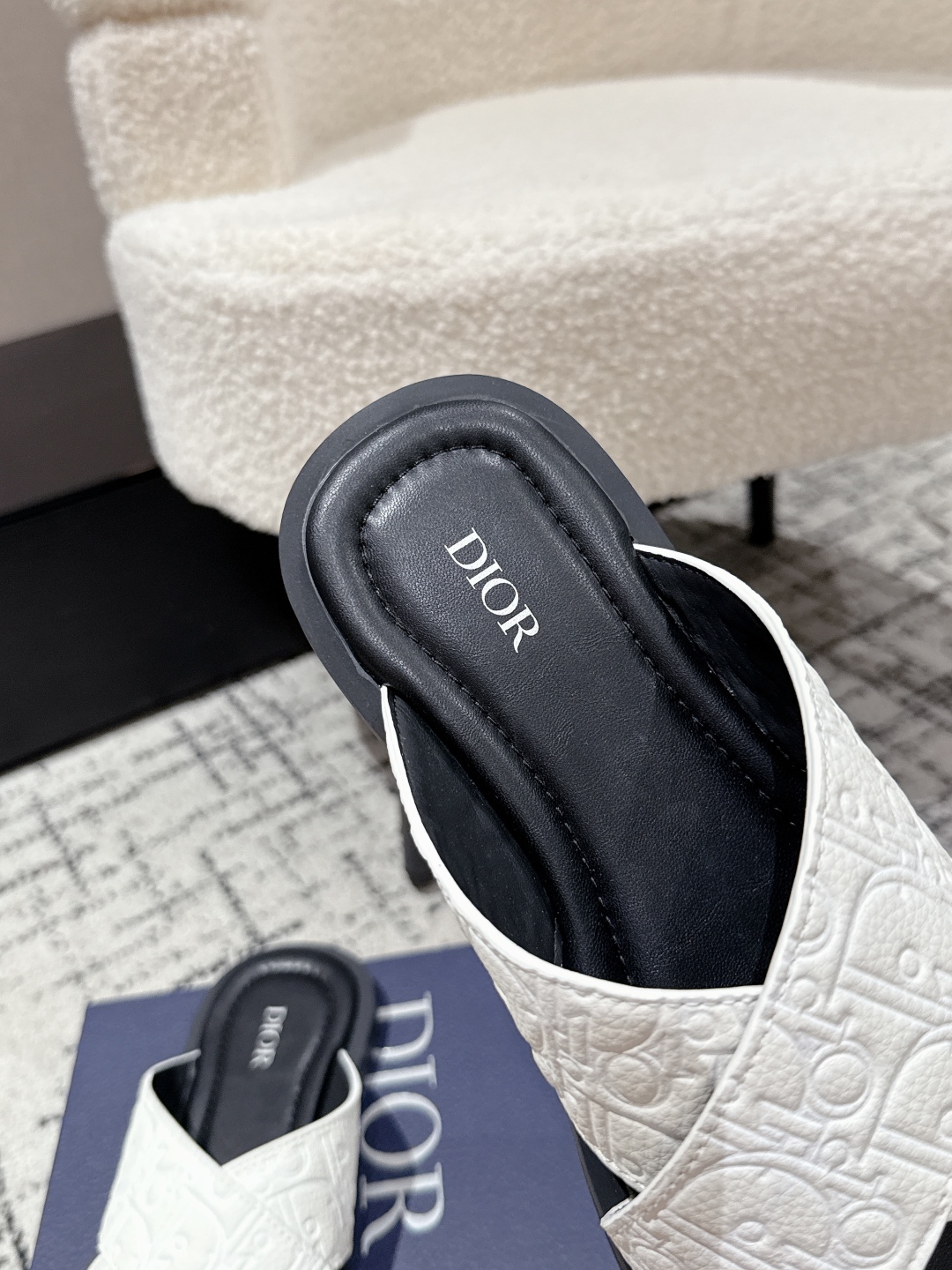 Dior Oblique Jacquard Men's Slides: Stylish & Comfortable Summer Footwear 8 cmp i1752145118431 2080 0 6