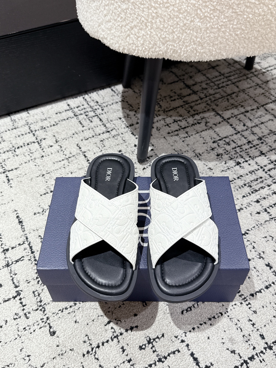 Dior Oblique Jacquard Men's Slides: Stylish & Comfortable Summer Footwear 2 cmp i1752145118432 3667 0 0
