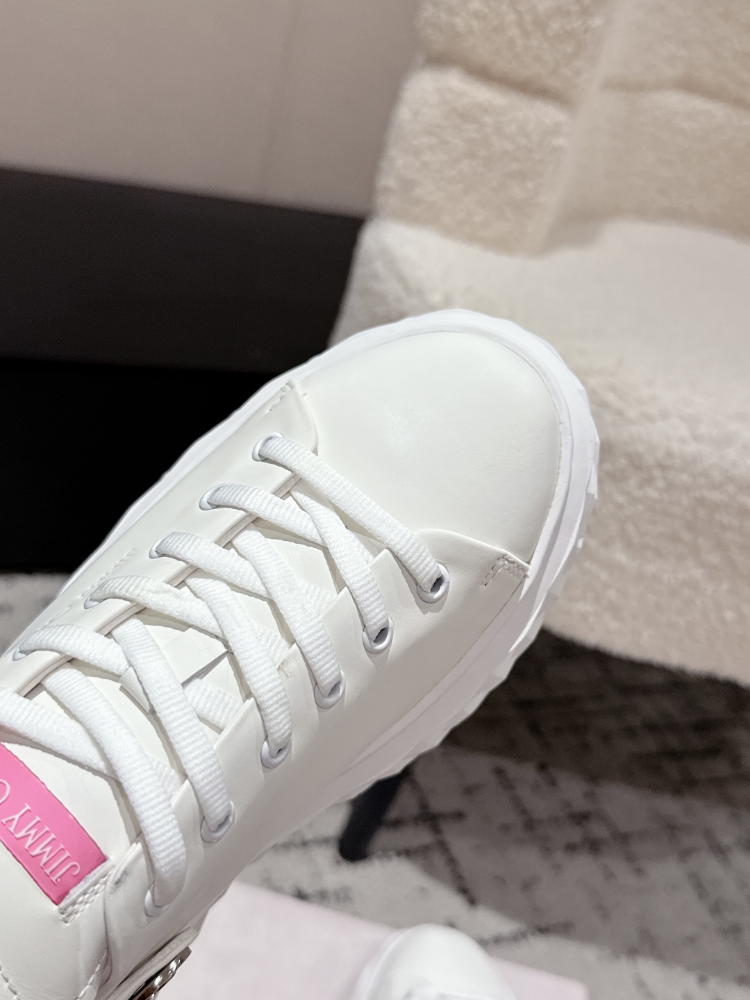 Jimmy Choo’s New Diamond Sports Shoe Series with Unique Materials and Design - 图片 6