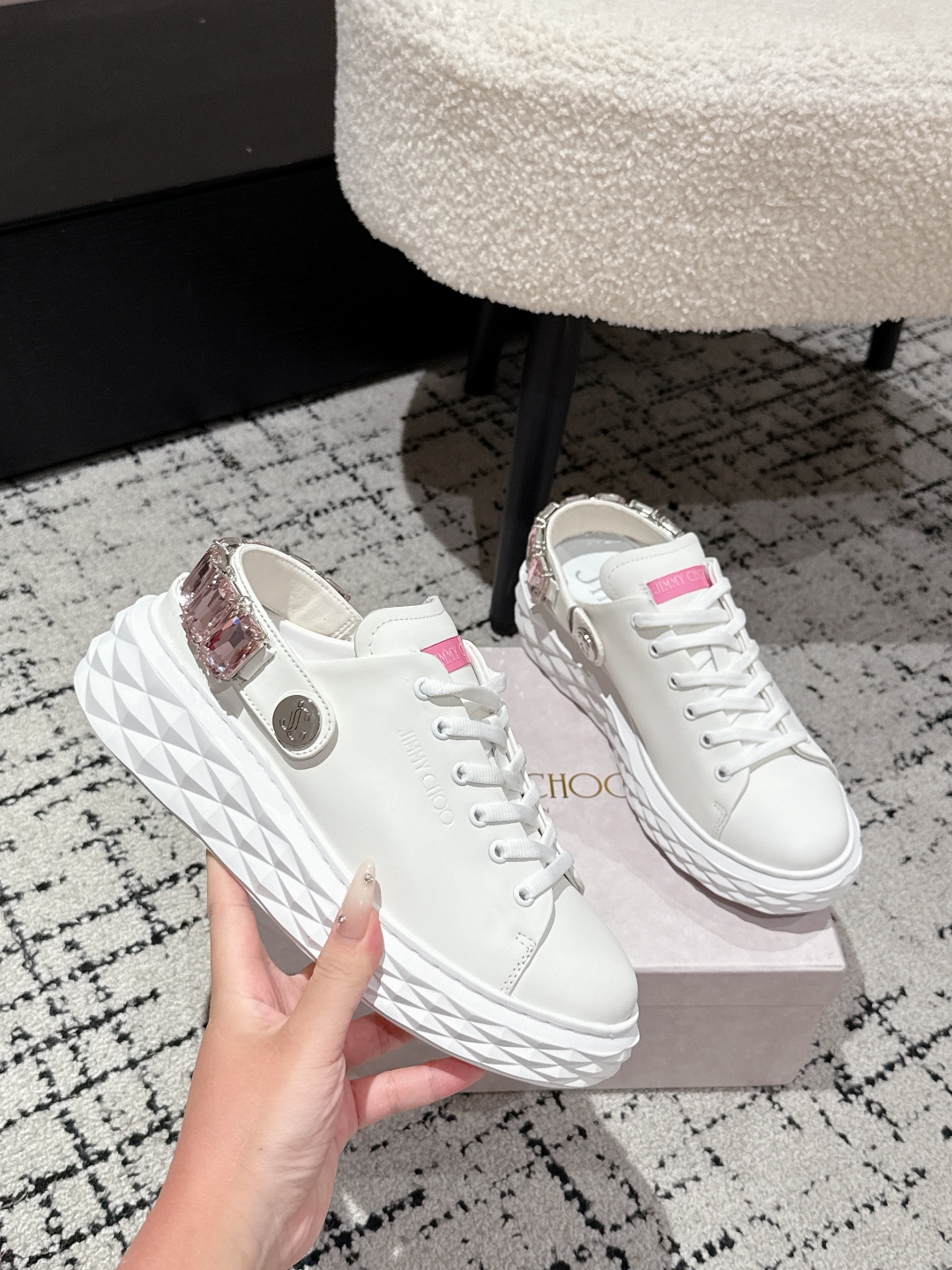 Jimmy Choo’s New Diamond Sports Shoe Series with Unique Materials and Design - 图片 5