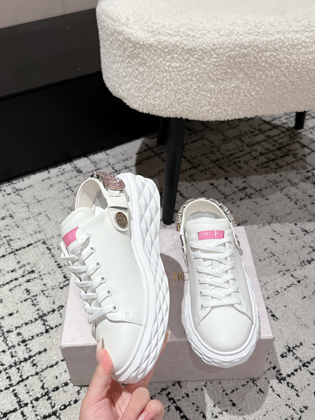 Jimmy Choo’s New Diamond Sports Shoe Series with Unique Materials and Design - 图片 4