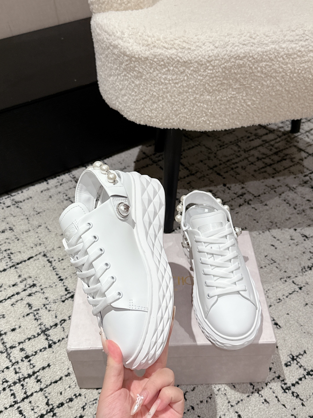 New Jimmy Choo Diamond Sports Shoe Series with Zirconium Fabric and Sheep Hide. - 图片 4