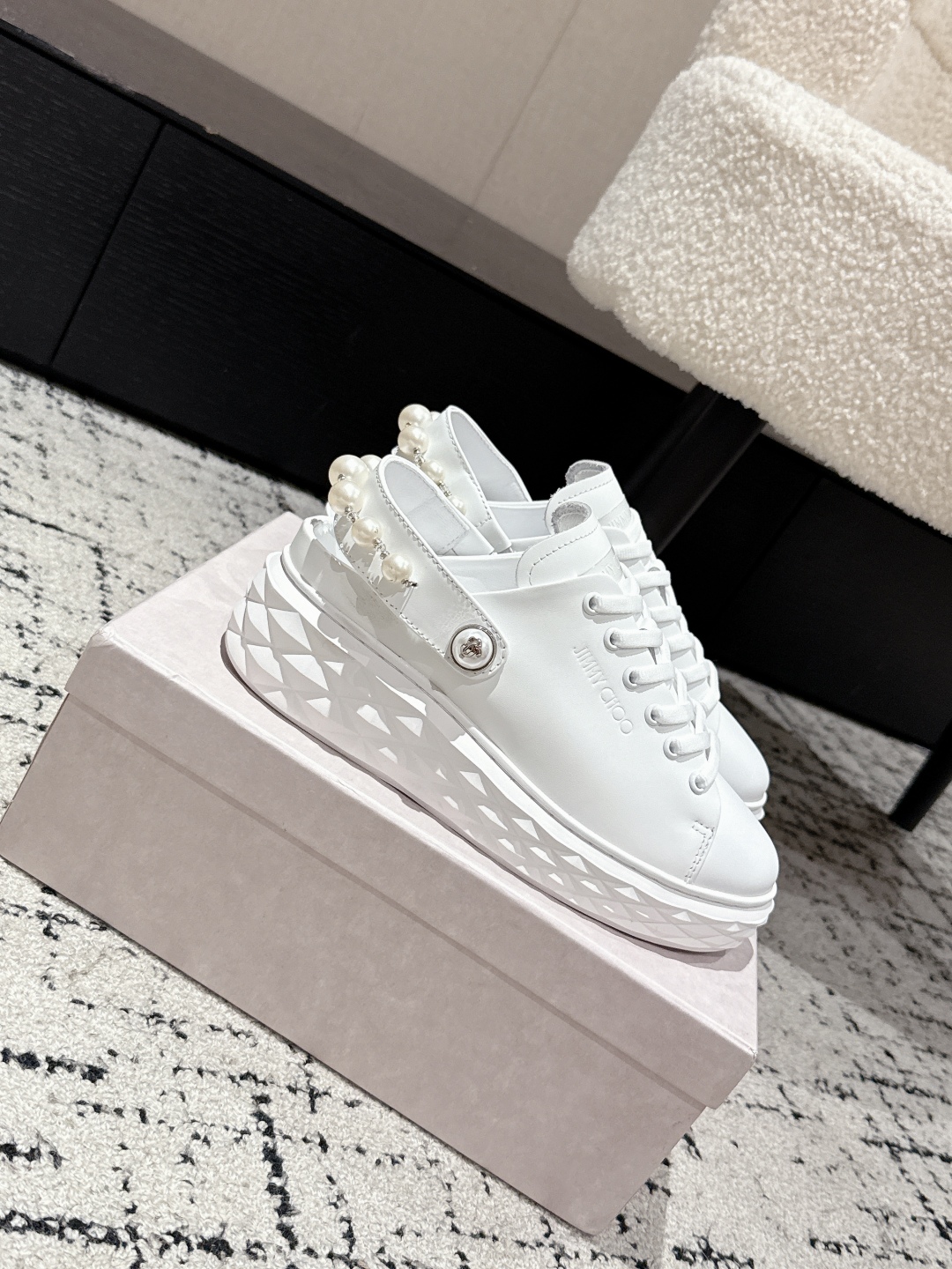 New Jimmy Choo Diamond Sports Shoe Series with Zirconium Fabric and Sheep Hide. - 图片 3