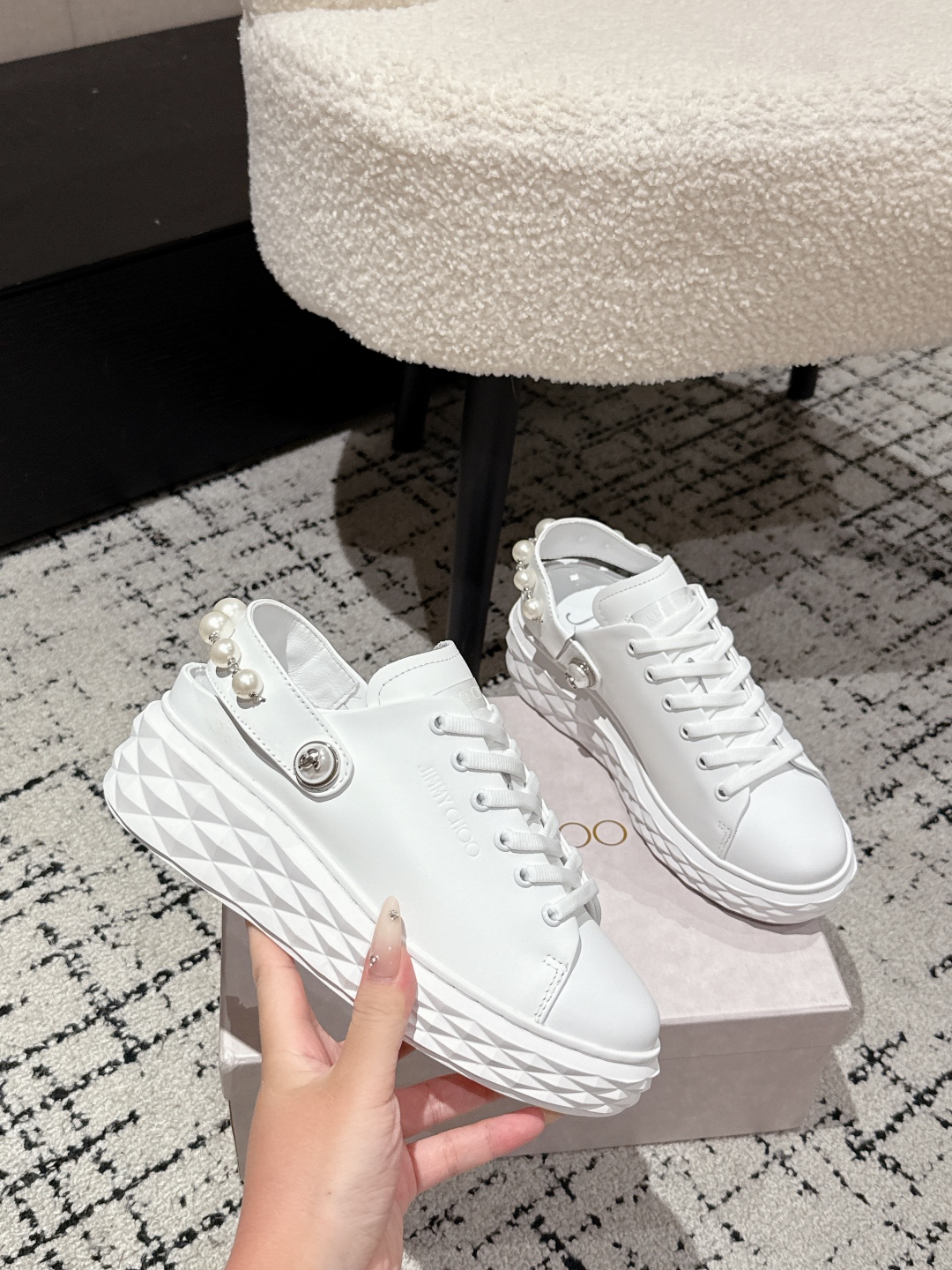 New Jimmy Choo Diamond Sports Shoe Series with Zirconium Fabric and Sheep Hide. - 图片 5