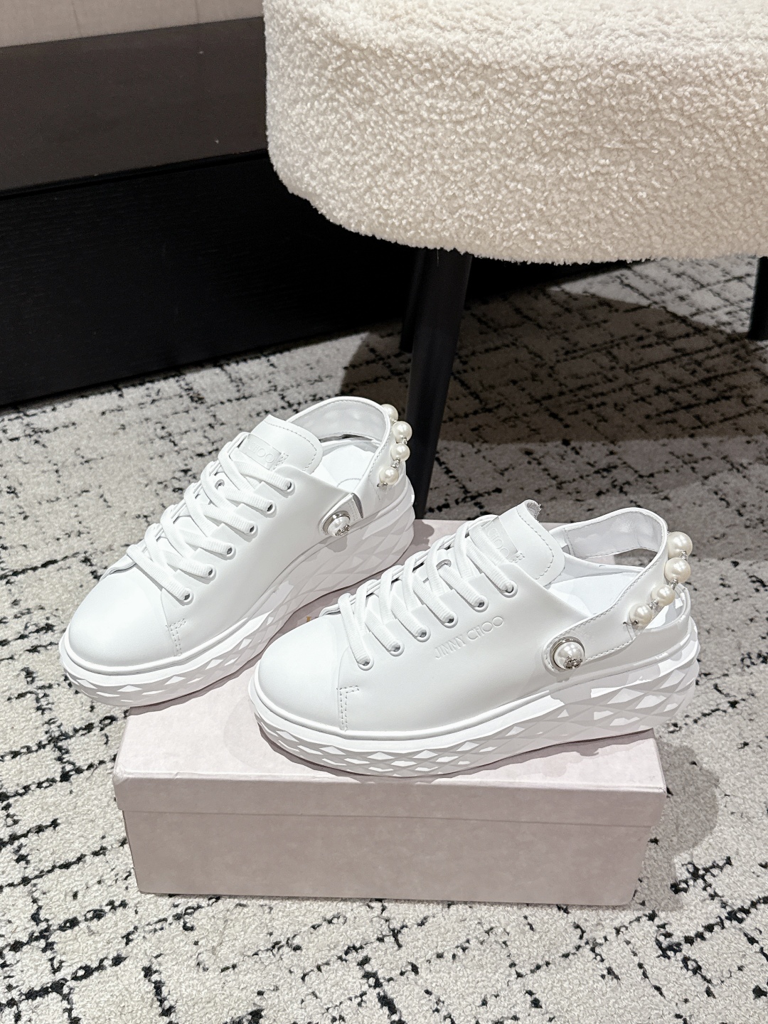 New Jimmy Choo Diamond Sports Shoe Series with Zirconium Fabric and Sheep Hide.