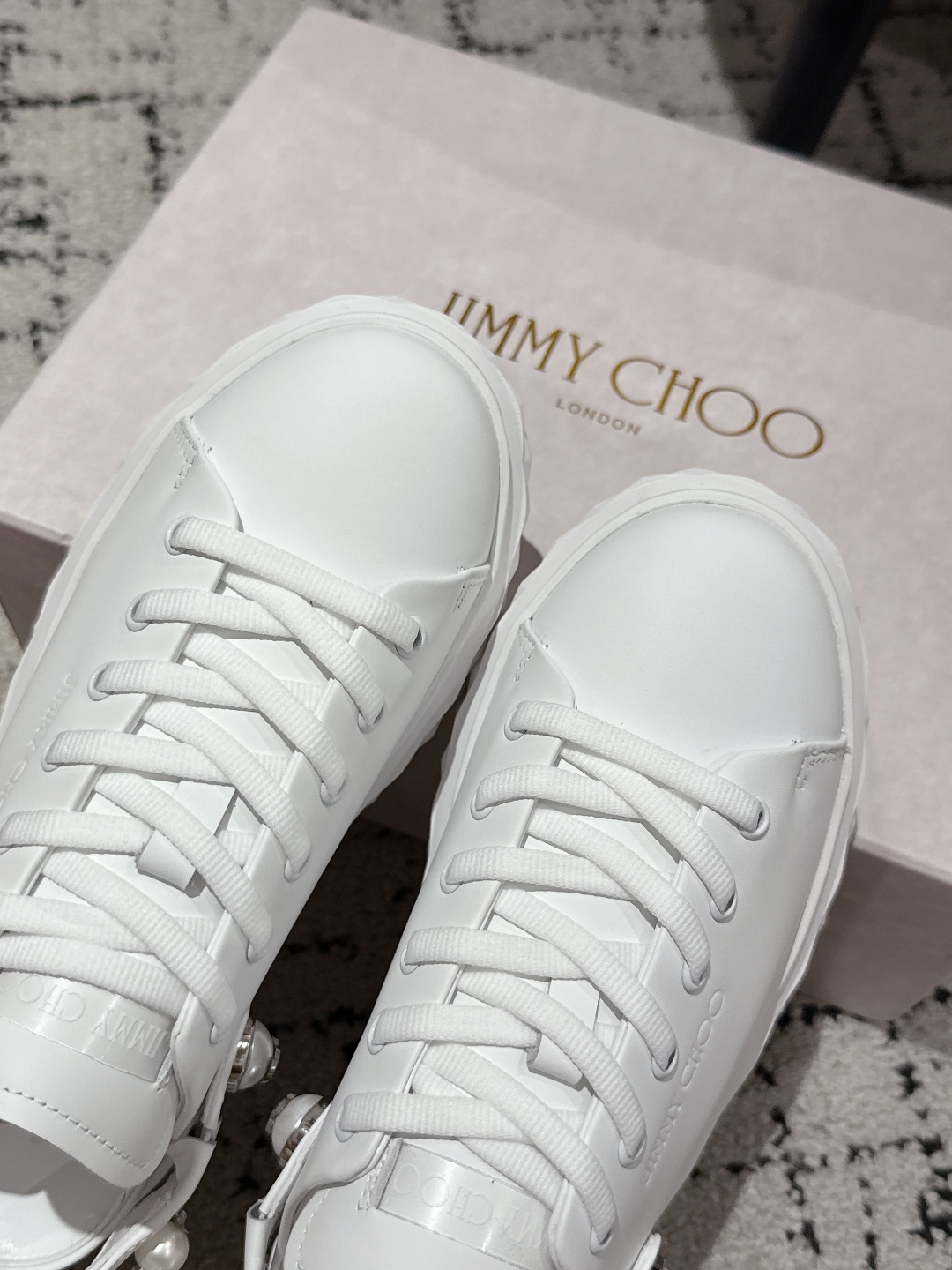 New Jimmy Choo Diamond Sports Shoe Series with Zirconium Fabric and Sheep Hide. - 图片 6