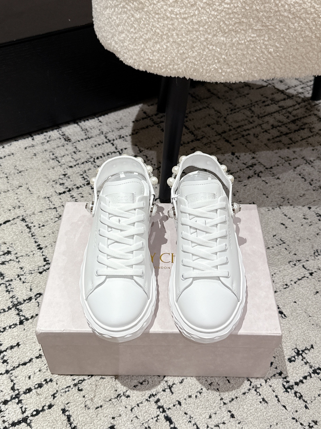New Jimmy Choo Diamond Sports Shoe Series with Zirconium Fabric and Sheep Hide. - 图片 2