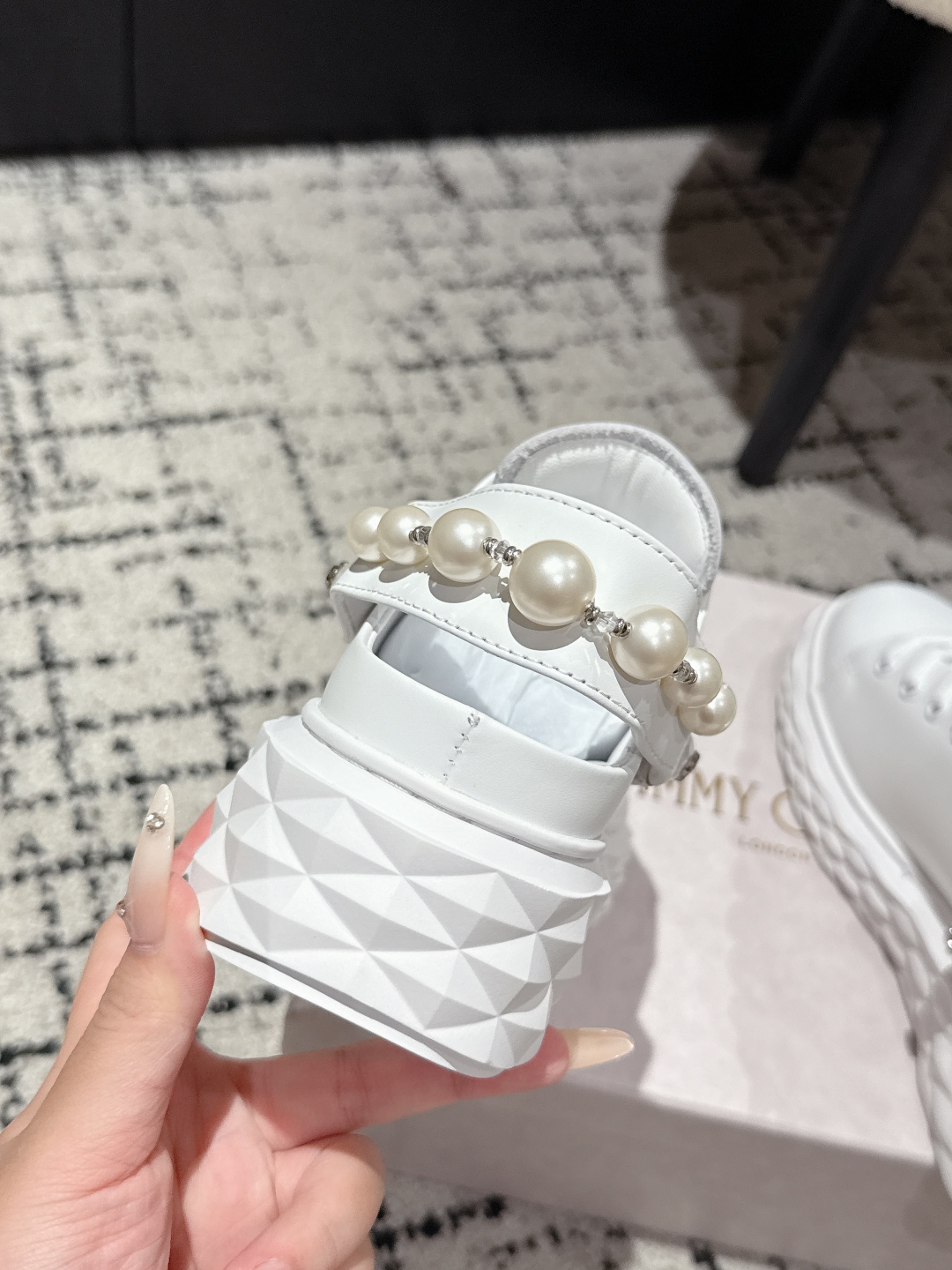 New Jimmy Choo Diamond Sports Shoe Series with Zirconium Fabric and Sheep Hide. - 图片 9