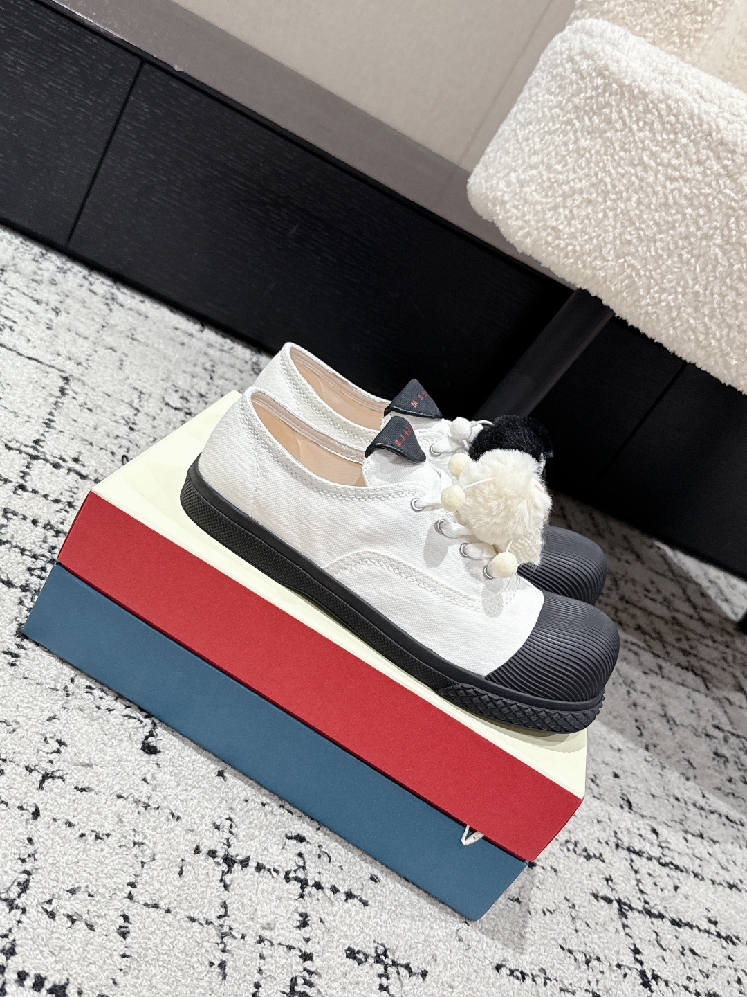 Marni’s New Canvas Wave Sneakers with Comfortable Design and Big Bottom - 图片 1