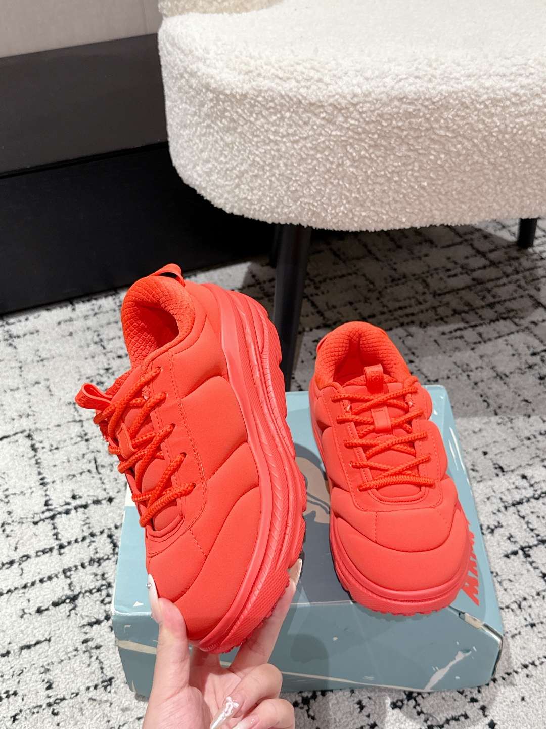 Marni x Hoka Collaboration: Monochrome Sneakers with Unique Design and Comfort - 图片 3
