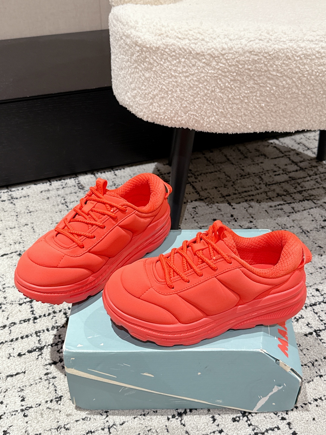 Marni x Hoka Collaboration: Monochrome Sneakers with Unique Design and Comfort - 图片 2