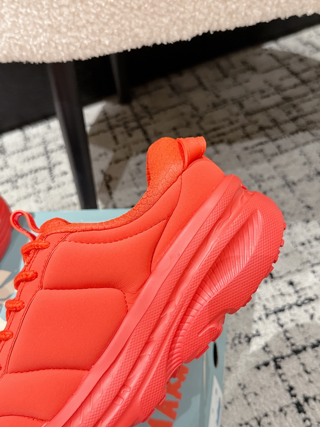 Marni x Hoka Collaboration: Monochrome Sneakers with Unique Design and Comfort - 图片 6