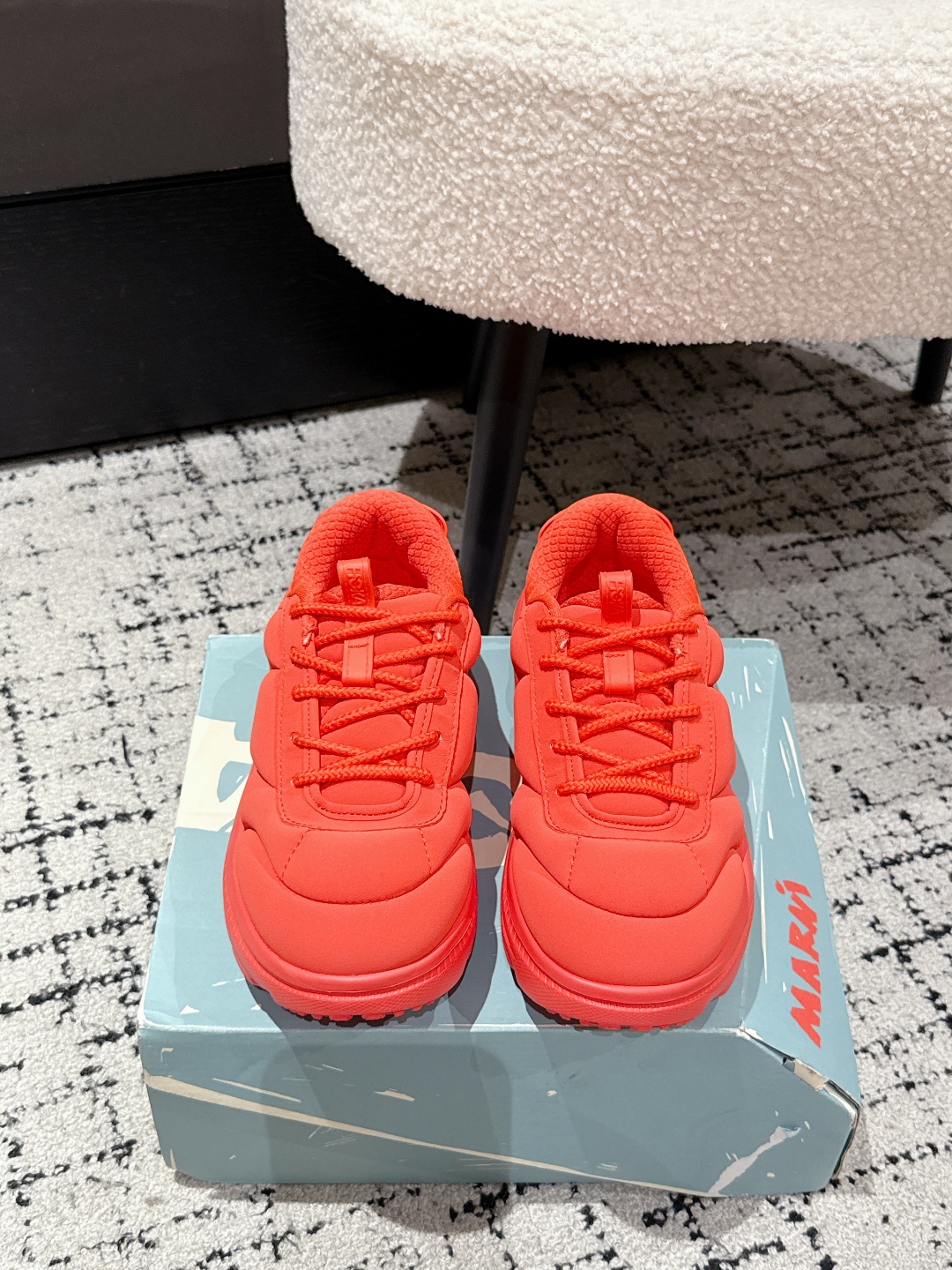 Marni x Hoka Collaboration: Monochrome Sneakers with Unique Design and Comfort - 图片 9
