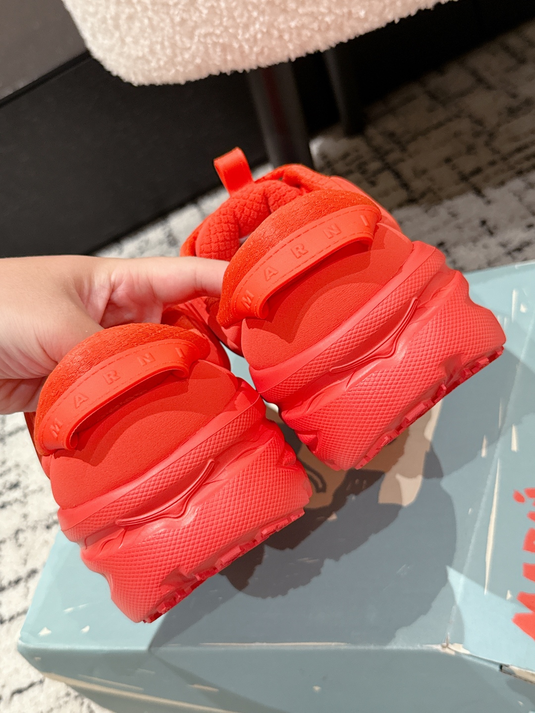 Marni x Hoka Collaboration: Monochrome Sneakers with Unique Design and Comfort - 图片 8