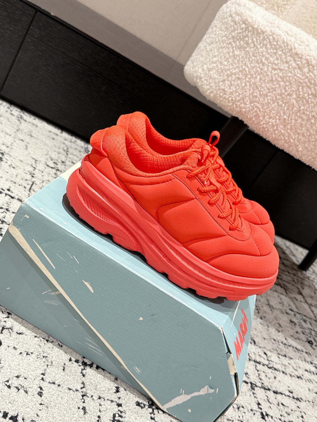 Marni x Hoka Collaboration: Monochrome Sneakers with Unique Design and Comfort - 图片 1