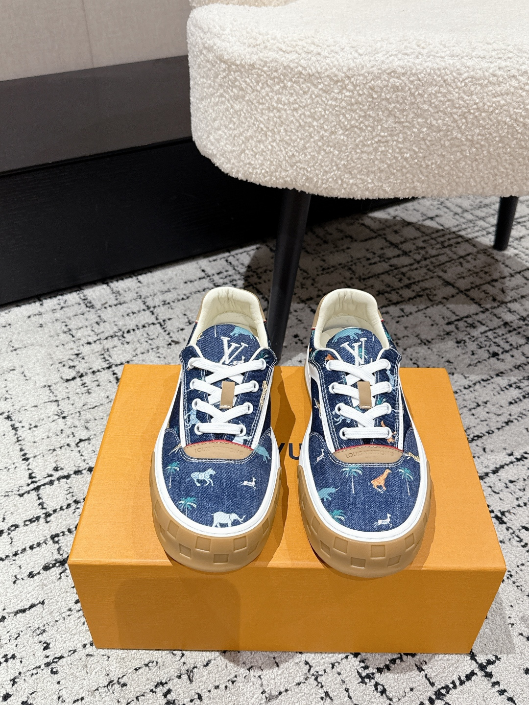 NO:446973,#Men's top version LV Louis Vuitton L Home Donkey Brand 25/ Latest catwalk Tilted series Thick sole Casual sports shoes Original purchase and development Made 26 spring and summer men's catwalk Tilted sneakers shine with classic checkerboard texture sole Tongue LV oblique irregular logo Fabric: original imported cowhide inner original custom breathable net Sole original open mold TPU anti-slip material Size: #Men's model 39-45 (45 custom-made non-return and exchange), casual shoes/sports shoes, louis vuitton, louis vuitton, louis vuitton, louis vuitton, louis vuitton, louis vuitton, louis vuitton, louis vuitton, louis vuitton, louis vuitton, louis vuitton, louis vuitton, louis vuitton, louis vuitton, sneakers, cowhide19860909#男款 顶级版本 LV路易威登 L家 驴牌 25/ 最新走秀款Tilted系列 厚底 休闲 运动鞋 原版购入开发 做货 26春夏男士走秀款Tilted 运动鞋 大放异彩 采用经典棋盘格纹理鞋底 鞋舌LV 斜倒不规则logo 面料:原版进口头层牛皮 内里原版定制透气网里 鞋底原版开模TPU防滑材质 Size:#男款39-45(45定做不退换）,休闲鞋/运动鞋,louis vuitton,louis vuitton,louis vuitton,louis vuitton,sneakers,cowhide,Women's Shoes