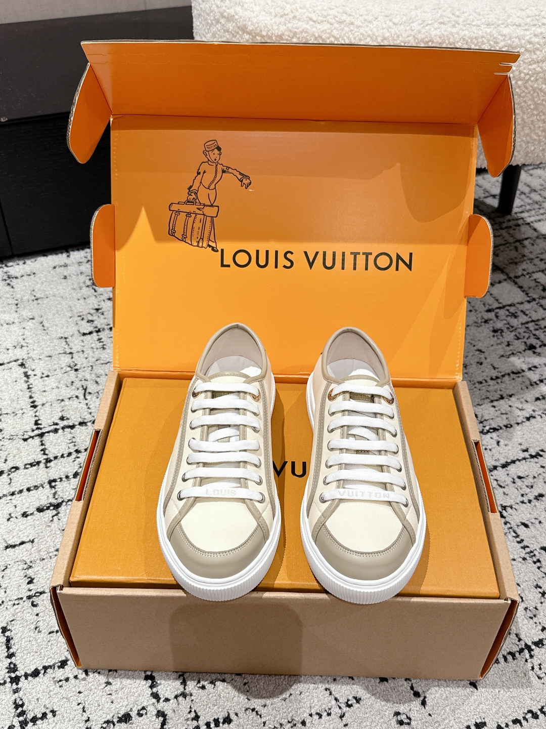 NO:444832,LV Louis Vuitton L Home Donkey Brand 25/ Lagoon Series Thick-soled denim denim embroidery embroidery casual sneakers original purchase and development Made this Lagoon sneakers are made of Monogram denim, injected with a retro atmosphere to the classic design. The leather trim is leaping to the Louis Vuitton logo, inscribed eyelets, laces and shoelaces highlight the exquisite details, embellishing Monogram floral rubber outsole perfect overall. Fabric imported custom-made top layer cowhide/densing cloth embroidery, original imported cowhide sole original mold-opening anti-slip TPU material Size: #35-41 (40.41 custom made without return), casual shoes/sports shoes, louis vuitton, louis vuitton, louis vuitton, louis vuitton, louis vuitton, louis vuitton, louis  vuitton,sneakers,cowhide19860909LV路易威登L家 驴牌 25/ 最新Lagoon系列 厚底丹宁牛仔布 压花 刺绣 休闲运动鞋 原版购入开发 做货 这款Lagoon 运动鞋取材 Monogram 丹宁布,为经典设计注入复古气息.皮革饰边跃现路易威登标识,铭纹孔眼、镶边和鞋带彰显考究细节,点缀 Monogram 花卉的橡胶外底完善整体. 面料进口定制头层牛皮/丹宁布刺绣 内里原版进口牛皮里 鞋底原版开模防滑TPU材质 Size:#35-41（40.41定做不退换）,休闲鞋/运动鞋,louis vuitton,louis vuitton,louis vuitton,louis vuitton,sneakers,cowhide,Women's Shoes