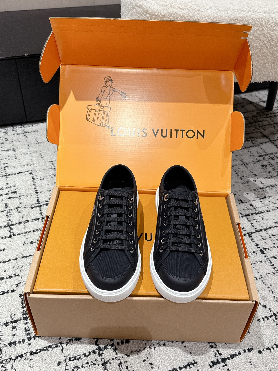 NO:446918,LV Louis Vuitton L Home Donkey Brand 25/ Lagoon Series Thick-soled denim denim embroidery embroidery casual sneakers original purchase and development Made this Lagoon sneakers are made of Monogram denim, injected with a retro atmosphere to the classic design. The leather trim is leaping to the Louis Vuitton logo, inscribed eyelets, laces and shoelaces highlight the exquisite details, embellishing Monogram floral rubber outsole perfect overall. Fabric imported custom-made top layer cowhide/densing cloth embroidery, original imported cowhide sole original mold-opening anti-slip TPU material Size: #35-41 (40.41 custom made without return), casual shoes/sports shoes, louis vuitton, louis vuitton, louis vuitton, louis vuitton, louis vuitton, louis vuitton, louis  vuitton,sneakers,cowhide19860909LV路易威登L家 驴牌 25/ 最新Lagoon系列 厚底丹宁牛仔布 压花 刺绣 休闲运动鞋 原版购入开发 做货 这款Lagoon 运动鞋取材 Monogram 丹宁布,为经典设计注入复古气息.皮革饰边跃现路易威登标识,铭纹孔眼、镶边和鞋带彰显考究细节,点缀 Monogram 花卉的橡胶外底完善整体. 面料进口定制头层牛皮/丹宁布刺绣 内里原版进口牛皮里 鞋底原版开模防滑TPU材质 Size:#35-41（40.41定做不退换）,休闲鞋/运动鞋,louis vuitton,louis vuitton,louis vuitton,louis vuitton,sneakers,cowhide,Women's Shoes