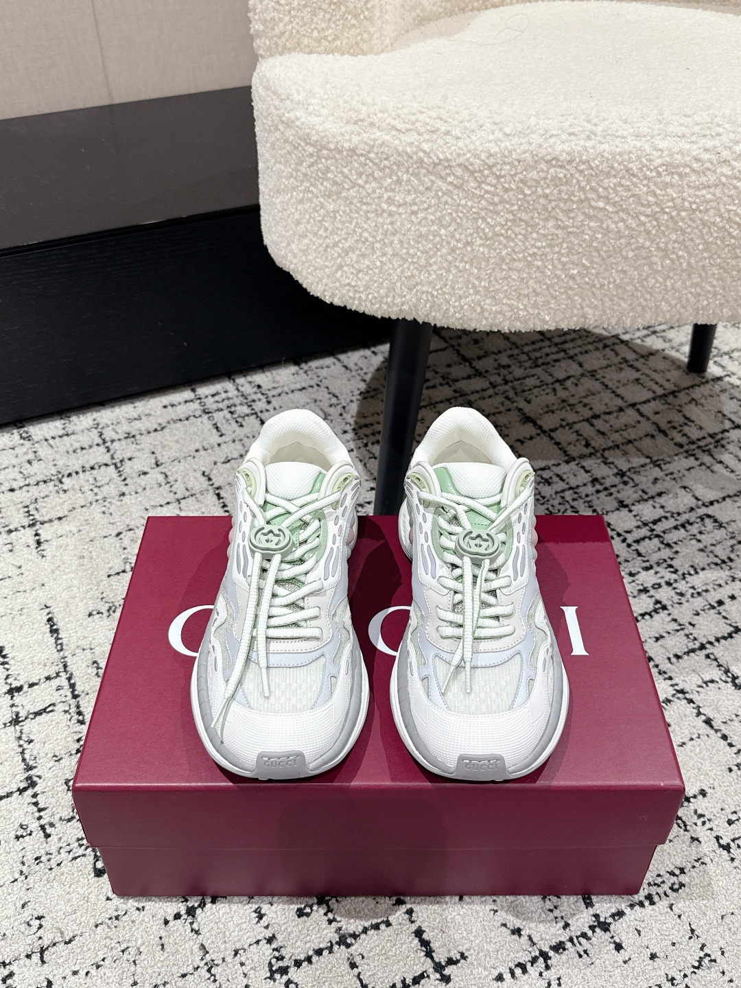 NO:444353,Purchase grade Couple model Gucci Gucci 25ss hot new style Retro sports shoes Dad shoes This Gucci 2.0 rejuvenates the brand's iconic striped webbing elements. This rejuvenates the iconic details, using EVA thick sole, matched with a flexible silhouette, bringing a steady and comfortable wearing experience. Delivery exquisite packaging The fabric is made of original imported cowhide/technical fabric, inner breathable net, heel height 4cm, original custom-made ultra-light foam rubber outsole Size women's 35-40/men's 39-45, dad shoes, gucci, gucci, sneakers, cowhide19860909代购级 情侣款 Gucci 古驰 25ss爆款新款 复古运动鞋 老爹鞋 这款Gucci 2.0焕新演绎品牌标志性条纹织带元素.这款焕新诠释标志性细节,采用EVA厚鞋底,搭配灵动廓形,带来稳步舒适穿着体验 配送精美包装 面料采用原版进口牛皮/科技面料 内里透气网 跟高4cm 鞋底原版定制超轻发泡橡胶大底 Size女款35-40/男款39-45,老爹鞋,gucci,gucci,sneakers,cowhide,Women's Shoes