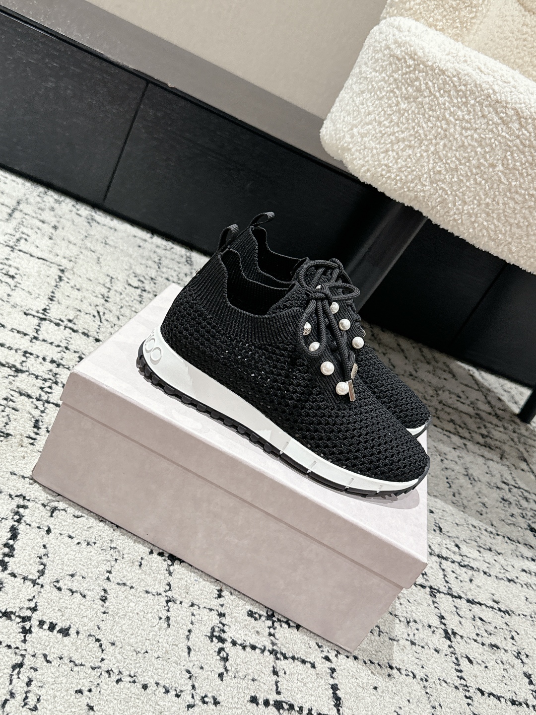 New Jimmy Choo Knitting Sneakers: Goddess of Leisure in Perfect White, Sizes 35-40 - 图片 3