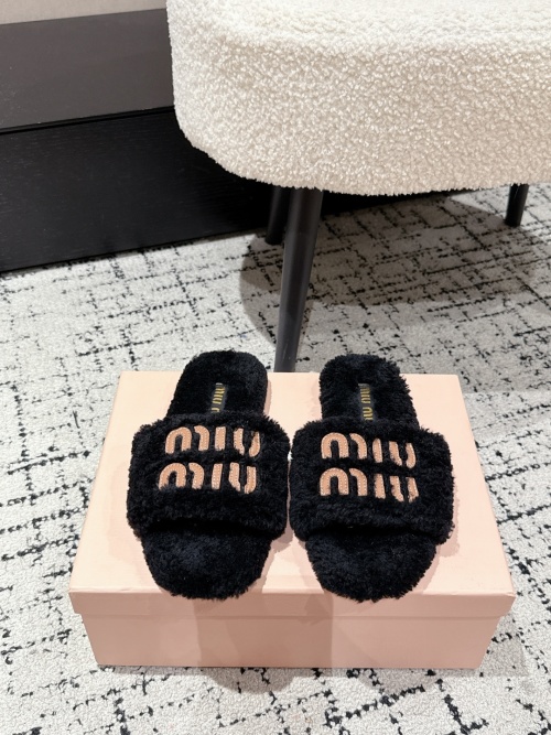 Miu Miu Women's Shearling Slippers - Cozy, Stylish, and Perfect for Fall/Winter 45 Miu Miu Women's Shearling Slide Slippers Fashionable Indoor & Outdoor Warm Shoes