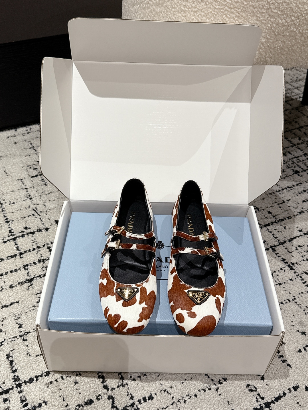 Prada Mary Jane Ballet Shoes: Top Version, White Dress, Cone Heel, Horse Hair, Sheep Inner, Rubber Sole. - 图片 2